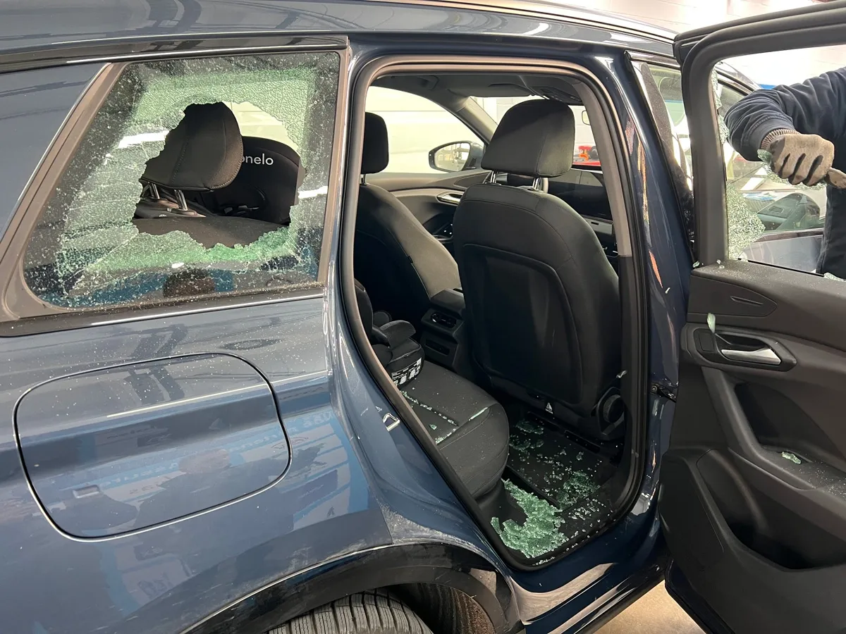 Logo de vitre casée